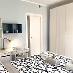 Matthias - - Modern And Cozy Flat, Close To The Metro - 15 Min From Station, Close To San Raffaele Mediolan