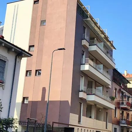Matthias - - Modern And Cozy Flat, Close To The Metro - 15 Min From Station, Close To San Raffaele דירה