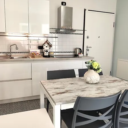 Apartament Matthias - - Modern And Cozy Flat, Close To The Metro - 15 Min From Station, Close To San Raffaele *