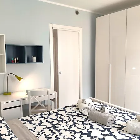 Matthias - - Modern And Cozy Flat, Close To The Metro - 15 Min From Station, Close To San Raffaele מילאנו