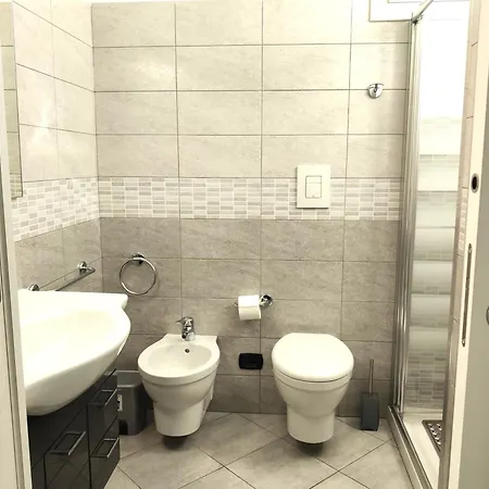 Apartment Matthias - - Modern And Cozy Flat, Close To The Metro - 10min From Station Milan