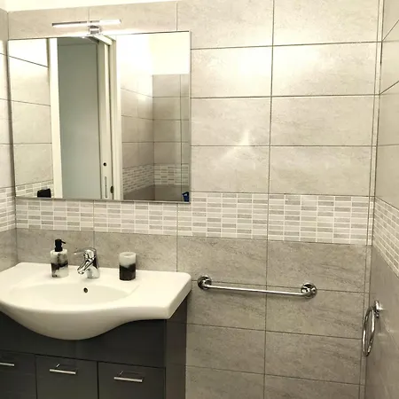 דירה Matthias - - Modern And Cozy Flat, Close To The Metro - 15 Min From Station, Close To San Raffaele מילאנו